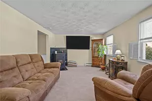 2 Marian Ln, Woonsocket, RI 02895 - Photo 5