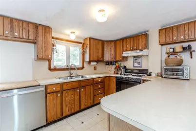 339 Beverage Hill Avenue, Pawtucket, RI 02861 - Photo 21