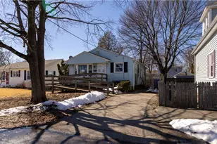 71 Birchland Ave, Pawtucket, RI 02860 - Photo 3