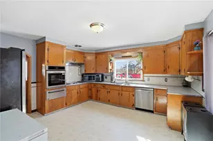 48 Rowley St, Providence, RI 02909 - Photo 9