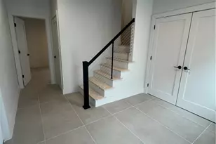 152 Colonial Rd, Providence, RI 02906 - Photo 7