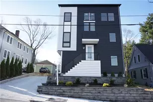 152 Colonial Rd, Providence, RI 02906 - Photo 3