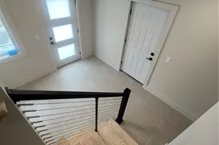 152 Colonial Rd, Providence, RI 02906 - Photo 11