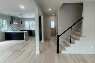 152 Colonial Rd, Providence, RI 02906 - Photo 13