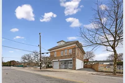 556 Admiral Street, Providence, RI 02908 - Photo 1