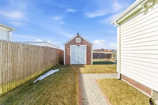 76 Lake St, Pawtucket, RI 02860 - Photo 17