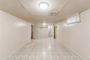 76 Lake St, Pawtucket, RI 02860 - Photo 13