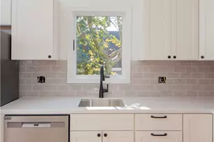 8 Pleasant St, Newport, RI 02840 - Photo 11