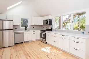 8 Pleasant St, Newport, RI 02840 - Photo 9