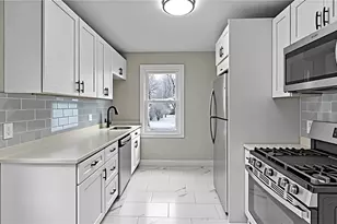 70 Whittier Rd, Pawtucket, RI 02861 - Photo 3