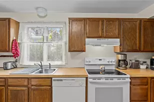 1533 E Main Rd, Portsmouth, RI 02871 - Photo 27