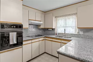 1533 E Main Rd, Portsmouth, RI 02871 - Photo 9