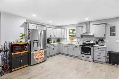 872 Branch Avenue, Providence, RI 02904 - Photo 7