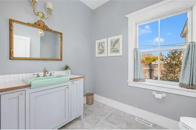 131 Eustis Avenue, Newport, RI 02840 - Photo 9