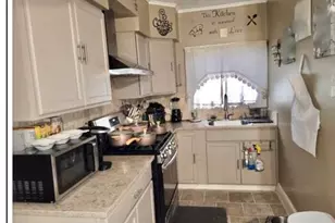 18 Dunnell Ave, Pawtucket, RI 02860 - Photo 5