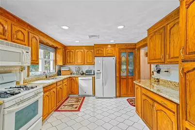 21 Hampton Avenue, Warwick, RI 02889 - Photo 9