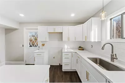 10 Woburn Street, Cranston, RI 02910 - Photo 11