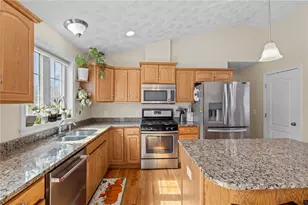 86 Bethel St, Warwick, RI 02889 - Photo 5