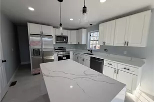 362 Kenyon Ave, Pawtucket, RI 02861 - Photo 1