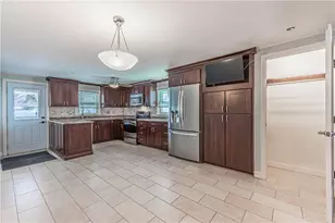 671 Benefit St, Pawtucket, RI 02861 - Photo 11