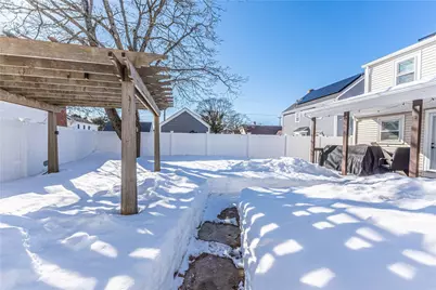 671 Benefit Street, Pawtucket, RI 02861 - Photo 31