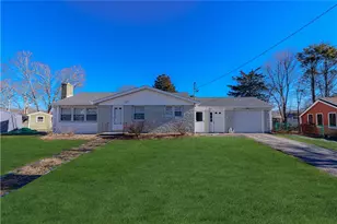 24 Bayberry Dr, North Kingstown, RI 02852 - Photo 1