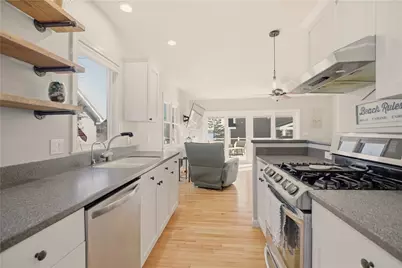 7 Hawthorne Avenue, Bristol, RI 02809 - Photo 9