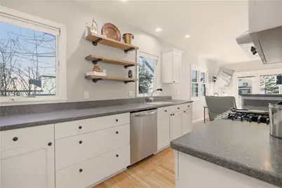 7 Hawthorne Avenue, Bristol, RI 02809 - Photo 7