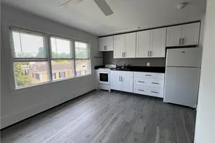 38 Rhode Island Ave, Newport, RI 02840 - Photo 5