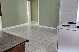 37 Pleasant St, West Warwick, RI 02893 - Photo 5