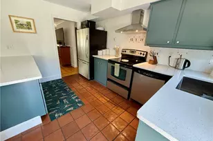 8 McCormick Rd, Newport, RI 02840 - Photo 3