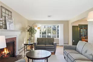 242 Brettonwoods Dr, Cranston, RI 02920 - Photo 5