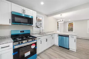 154 Waterman Ave, North Providence, RI 02911 - Photo 9