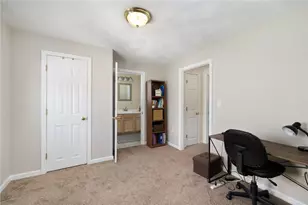 239 Ausdale Rd, Cranston, RI 02910 - Photo 15