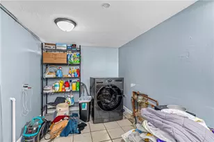 40 Calder St, Providence, RI 02907 - Photo 23