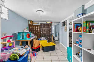 40 Calder St, Providence, RI 02907 - Photo 25