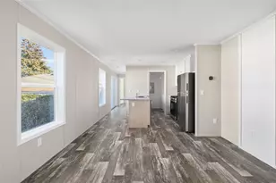 38 Lowell Ave, Pawtucket, RI 02861 - Photo 5