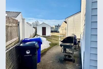 327 Rhode Island Avenue, Pawtucket, RI 02860 - Photo 27