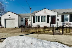 327 Rhode Island Ave, Pawtucket, RI 02860 - Photo 3