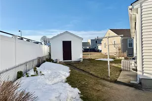 327 Rhode Island Ave, Pawtucket, RI 02860 - Photo 25