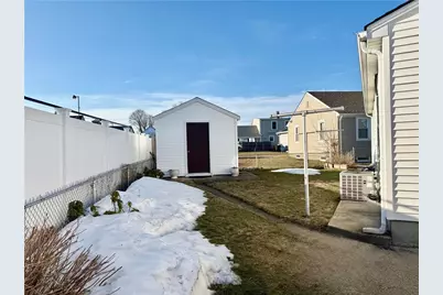 327 Rhode Island Avenue, Pawtucket, RI 02860 - Photo 25