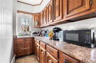 79 W Cole St, Pawtucket, RI 02860 - Photo 9