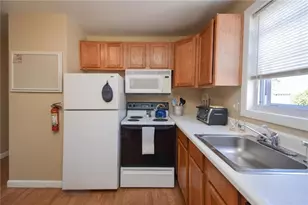 70 Carroll Ave, Newport, RI 02840 - Photo 3