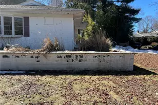 28 Hilltop Dr, Warwick, RI 02818 - Photo 5