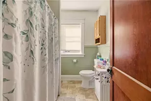 982 York Ave, Pawtucket, RI 02861 - Photo 7