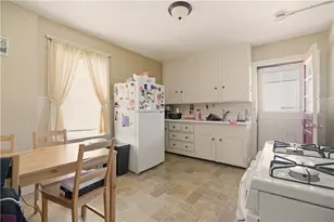 982 York Ave, Pawtucket, RI 02861 - Photo 9