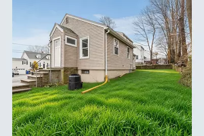 9 Country Parkway, North Providence, RI 02911 - Photo 3