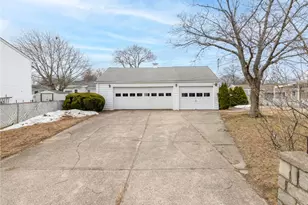 106 Coyle Ave, East Providence, RI 02916 - Photo 3