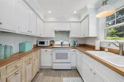 133 Carroll Avenue, Newport, RI 02840 - Photo 11