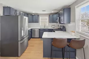 135 Seamans St, Providence, RI 02908 - Photo 9